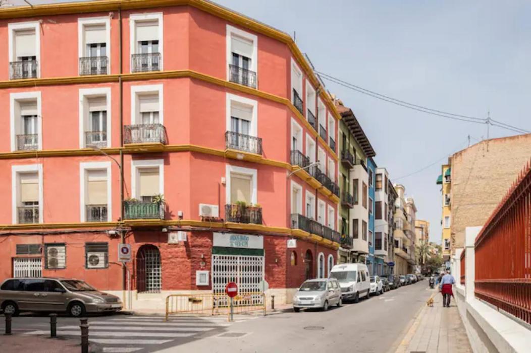 Room With Private Bathroom And Balcony Nearby The Mercado Central, Center And Beach Alicante Exterior photo