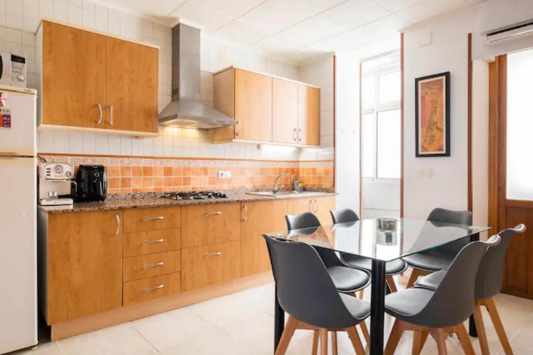 Room With Private Bathroom And Balcony Nearby The Mercado Central, Center And Beach Alicante Exterior photo