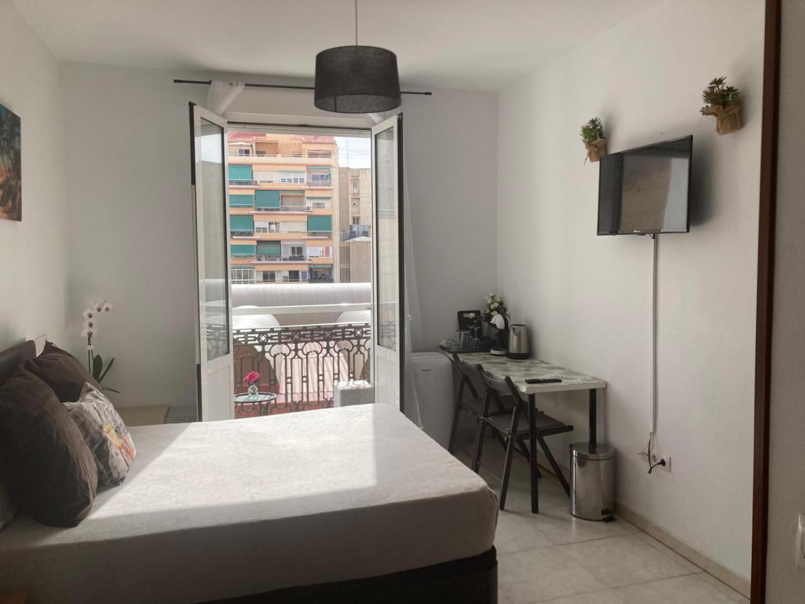 Room With Private Bathroom And Balcony Nearby The Mercado Central, Center And Beach Alicante Exterior photo